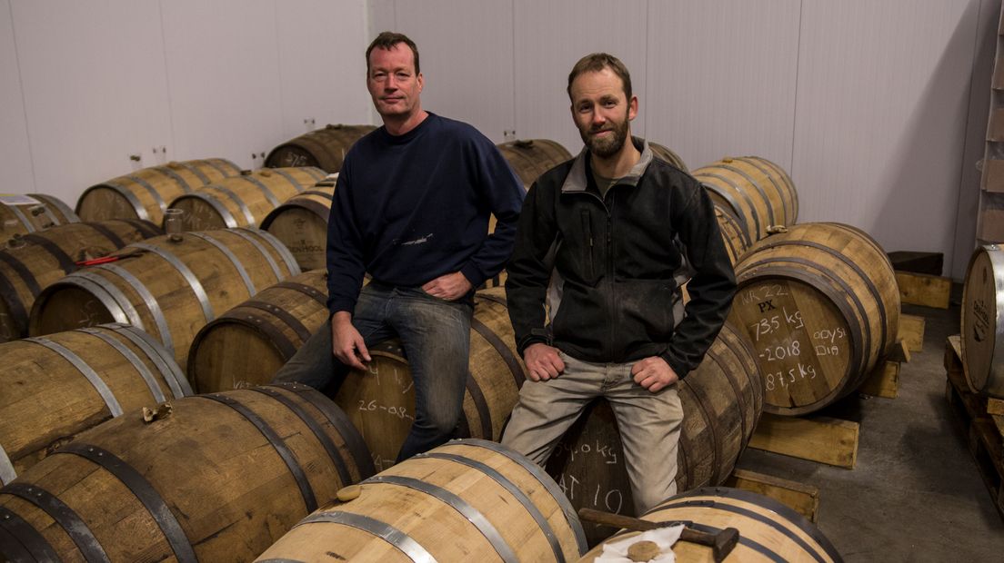 Minstens zes jaar ligt Den Hool whisky op een vat (Rechten: Robbert Oosting / RTV Drenthe)