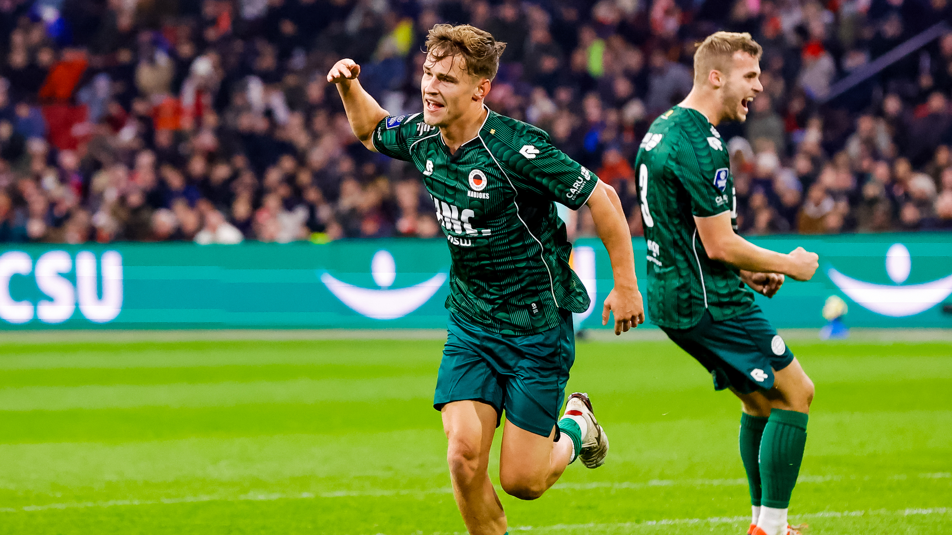 Noah Naujoks juicht na zijn treffer - (VK Sportphoto/Raymond Smit)