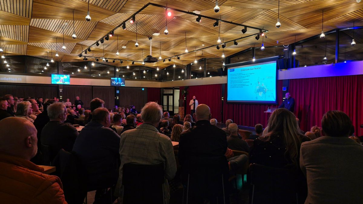 Emoties lopen hoog op bij informatieavond over woningbouw Hoogeveen-Zuid