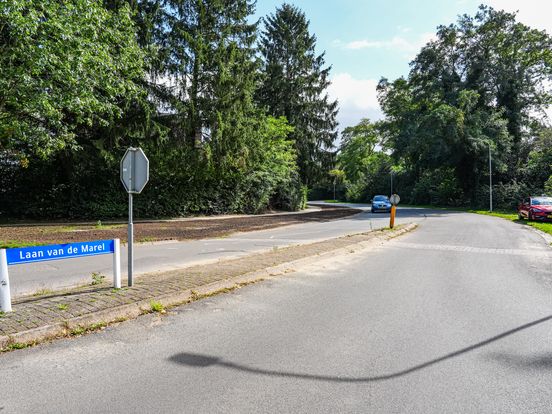 Kogelgat in deur van Emmer woning, politie start onderzoek