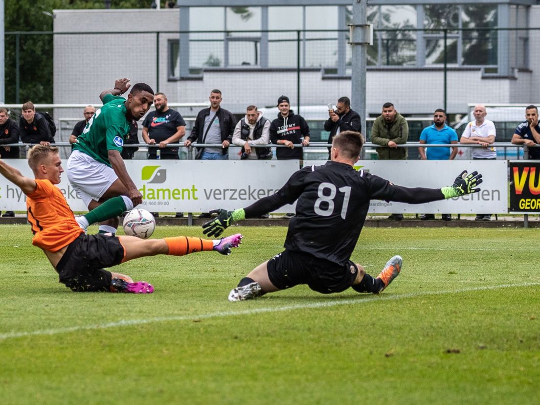 Shakhtar Donetsk en Fortuna Sittard oefenden tegen elkaar op het terrein van CWO in Vlaardingen