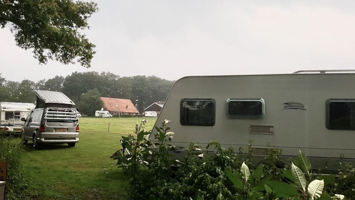 Mogelijke vuurbal beschadigt woonboerderij in Nutter tijdens onweer