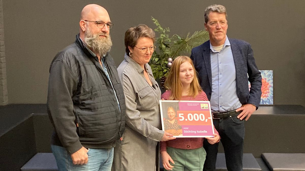 Burgemeester Emmen schenkt 5.000 euro aan Stichting Isabelle in Schoonebeek