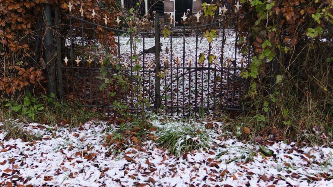 Eerste sneeuw zorgt voor winterse plaatjes