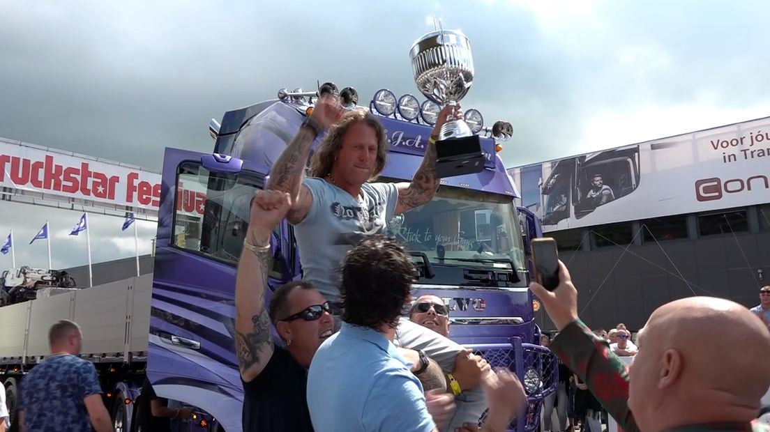 Harry van Dalen heeft de mooiste vrachtwagen (foto RTV Drenthe)