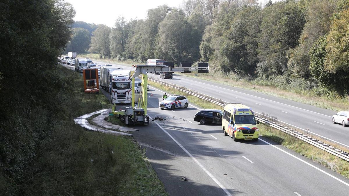 112 Nieuws: Auto over de kop in Mariënheem en politieheli speurt in Zwolle