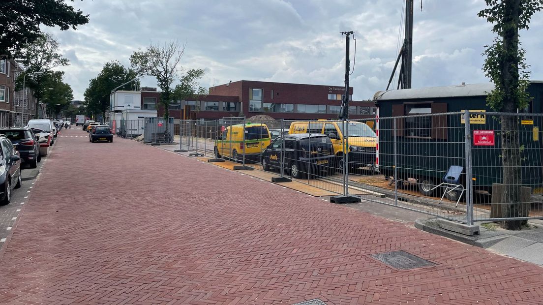 Meerdere parkeerplekken in de Tesselsestraat kunnen niet gebruikt worden | Den Haag FM