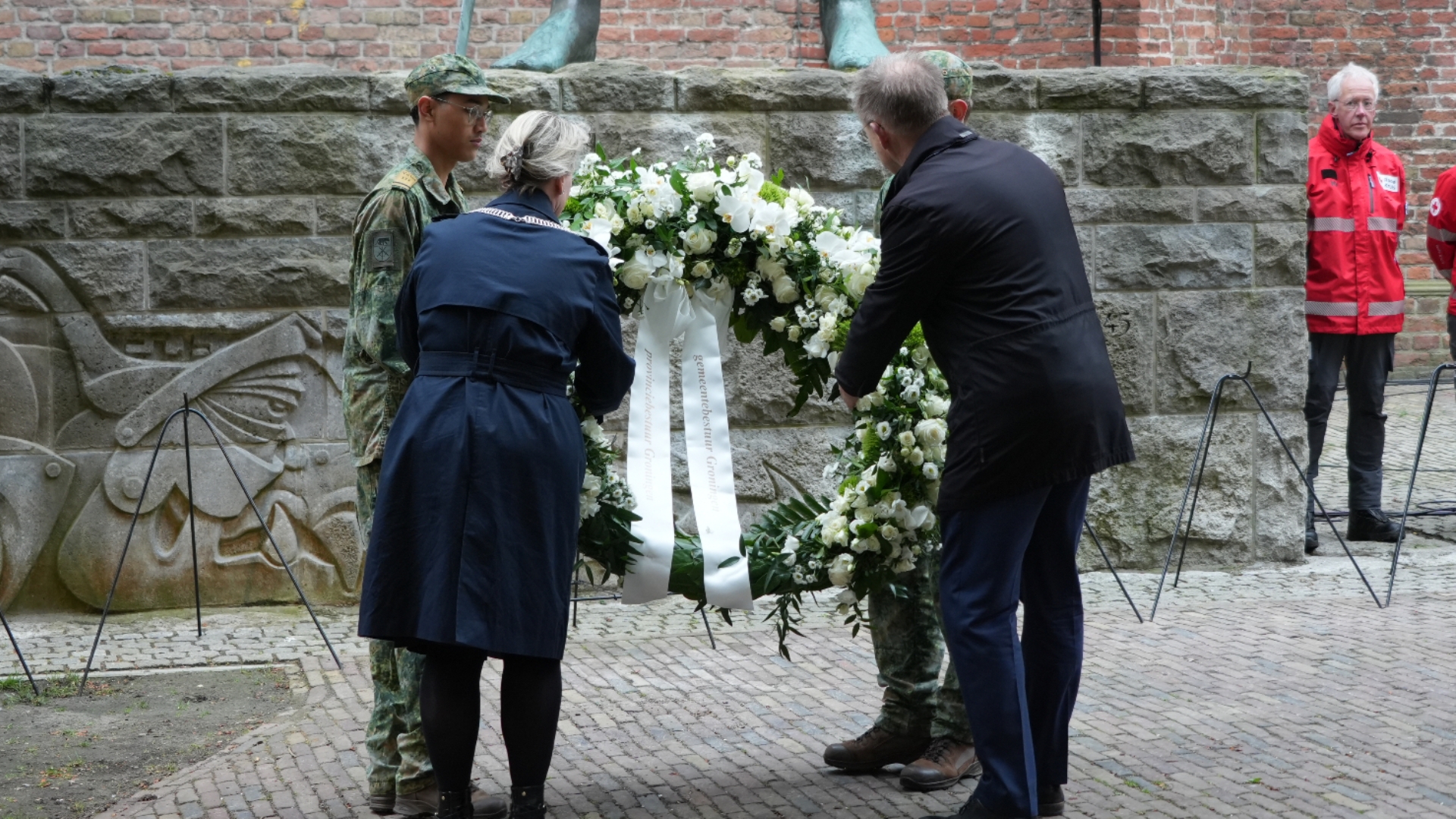 Dodenherdenking: 'Wat betekent 'dit nooit meer' als we eerlijk naar de wereld kijken?'