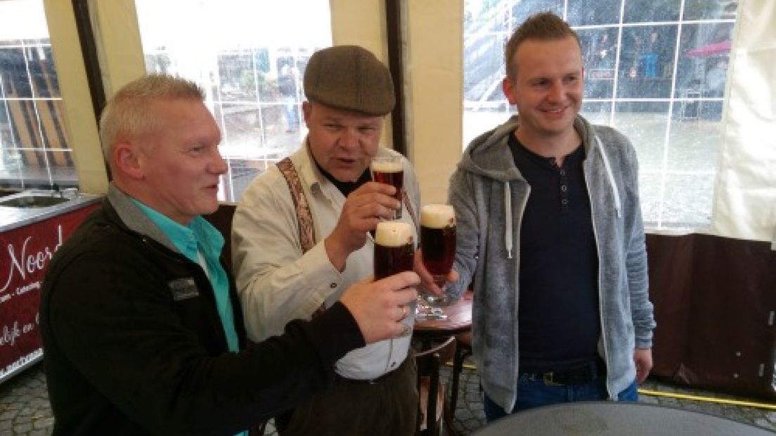 In Aalten konden mensen zondag naar hartenlust bockbiertjes drinken op de bockbierdag.
