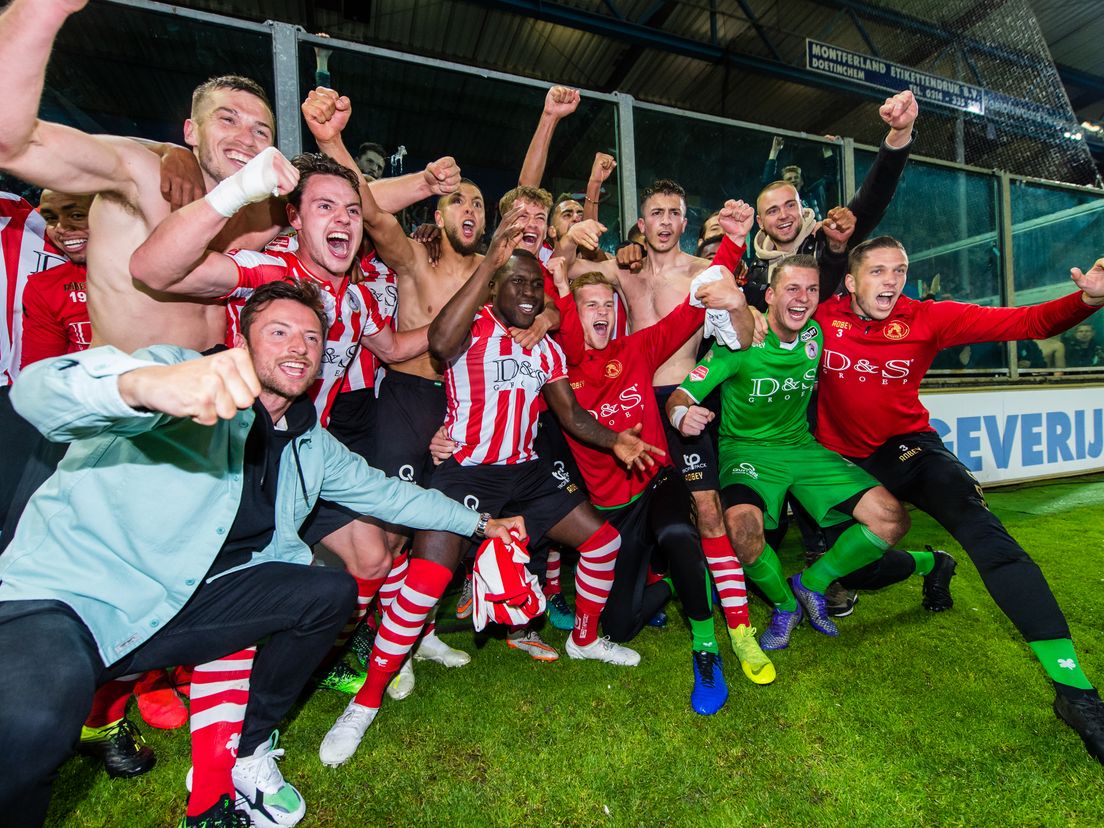 Team van het Jaar Sparta na de promotie tegen De Graafschap (Bron: VK Sportphoto - Yannick Verhoeven)