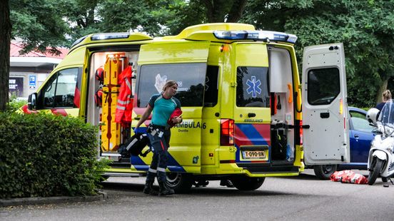 Vrouw raakt gewond bij botsing in Emmen. Vrouw raakt gewond bij botsing in Emmen.