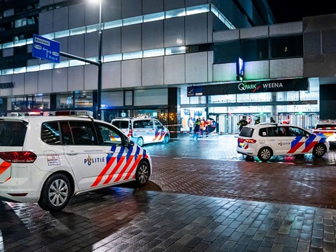 Twee gewonden werden gevonden in de parkeergarage aan de Karel Doormanstraat