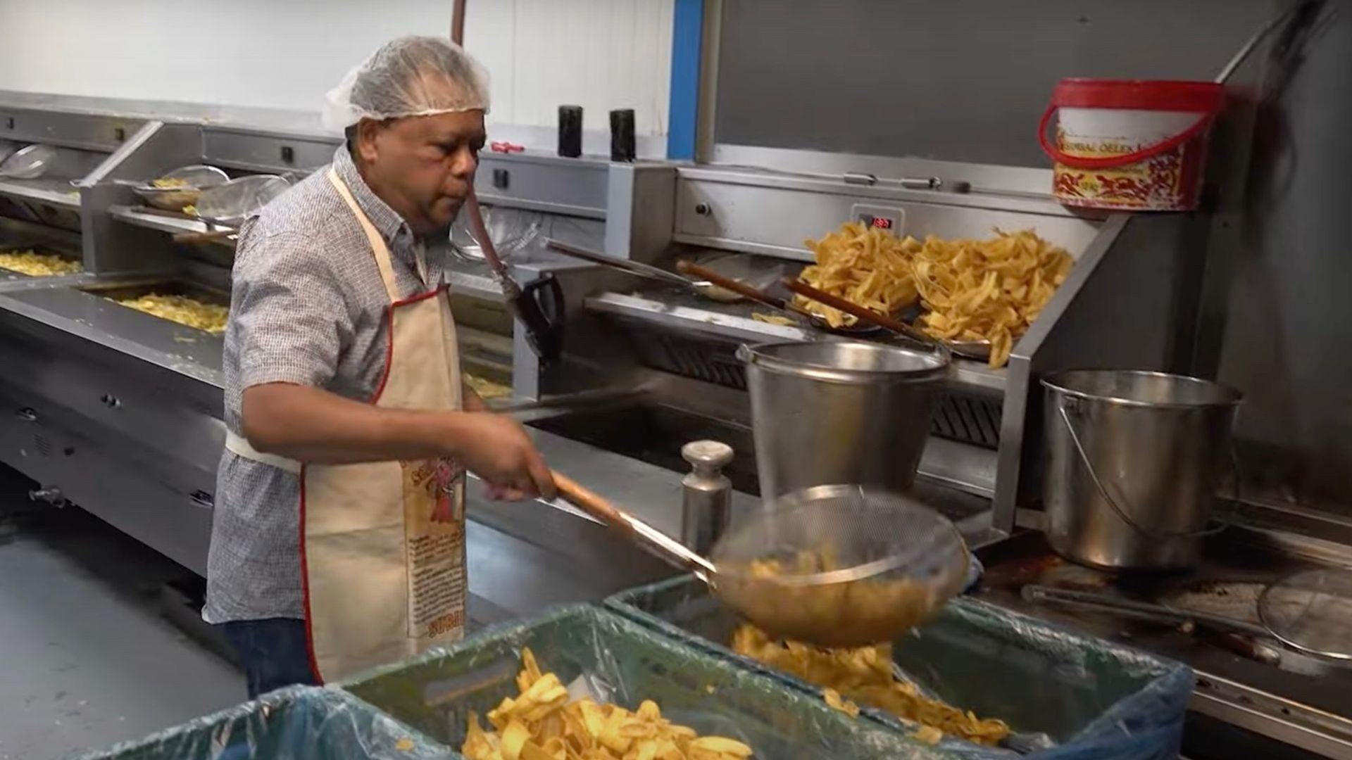 Dirk Royer in zijn fabriek in Rotterdam-Ommoord.
