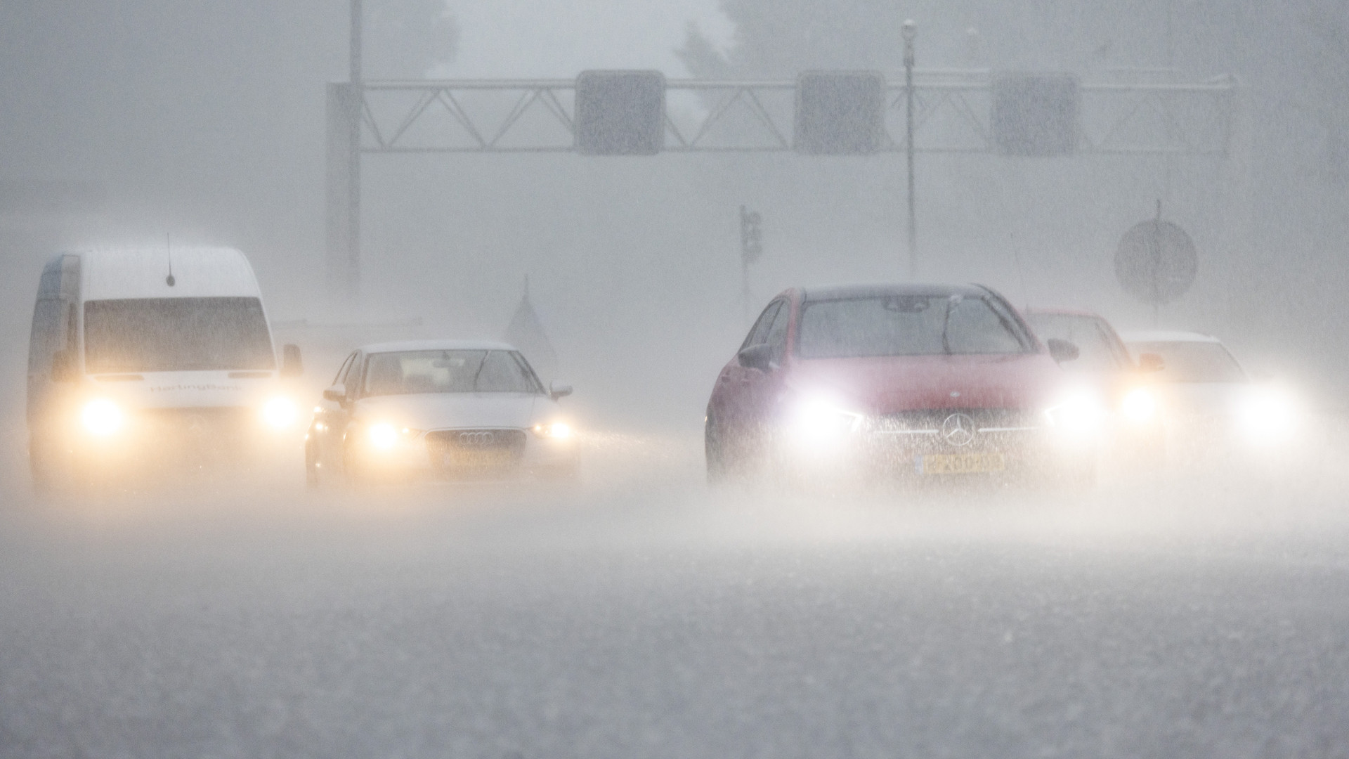 Waarschuwing Voor Zware Windstoten En Regen, ANWB Verwacht Zware ...