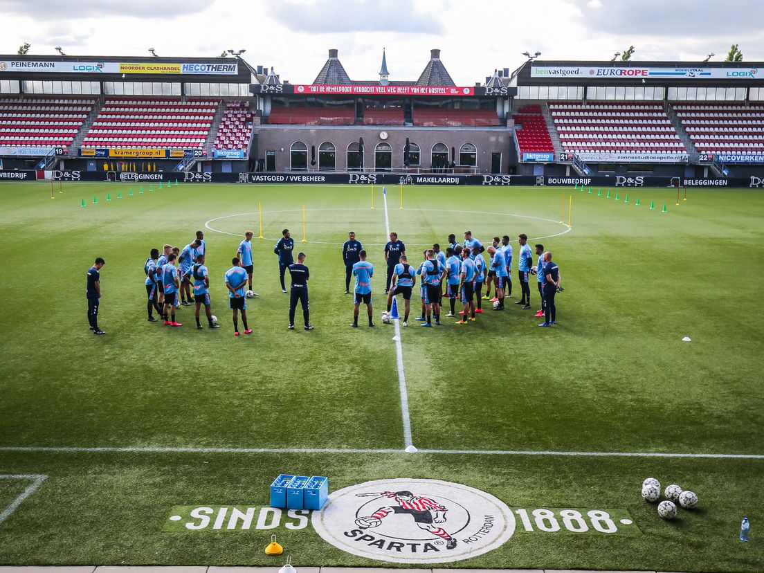 De selectie van Sparta op het veld van Het Kasteel.