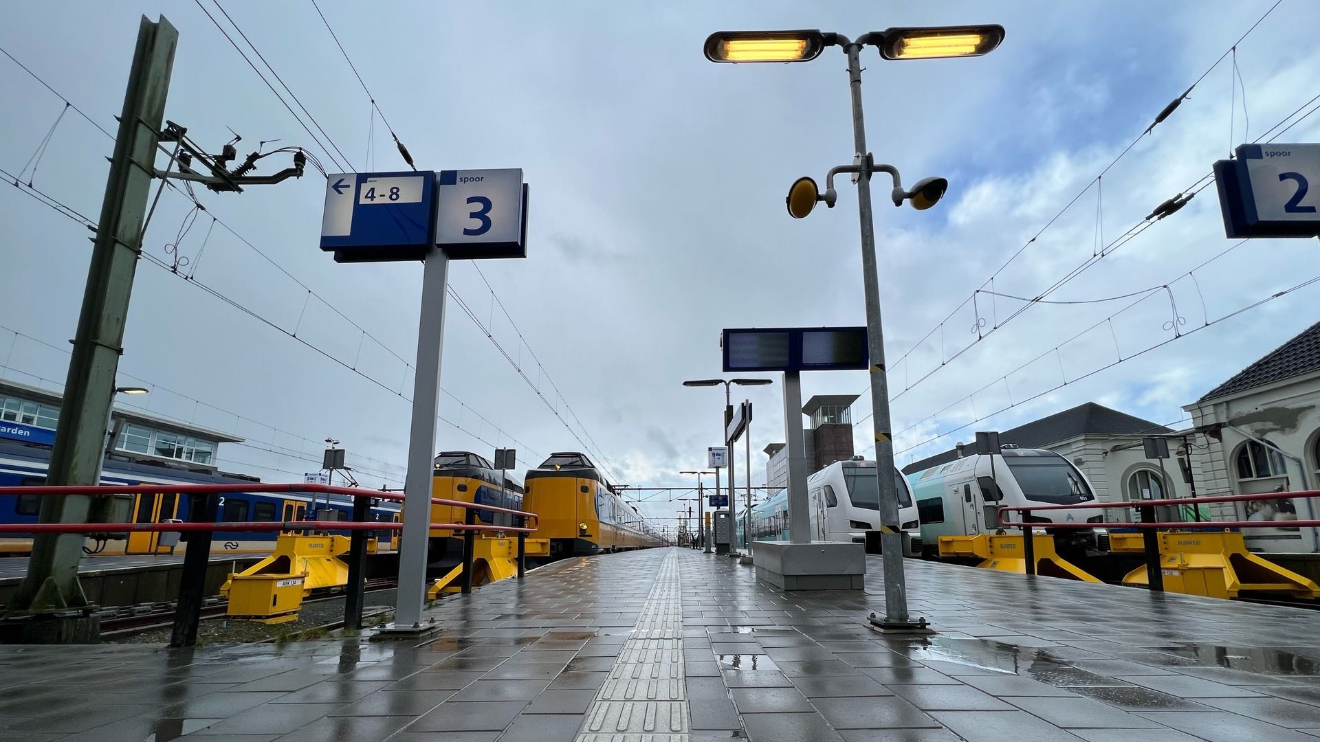 Treinstasjons bleaunen sneontemoarn leech