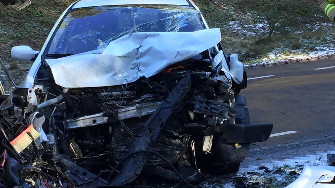 Wytze Delhaas kreeg vorige maand de schrik van zijn leven toen hij in Kootwijk met zijn auto in de slip raakte en frontaal op een tegenligger botste. Hoewel de schade aanzienlijk was, reden de eerste passanten gewoon door. Uiteindelijk stopte er een man die zich bekommerde om de slachtoffers. Via Gelderland Helpt spoorde Wytze zijn 'held' op.