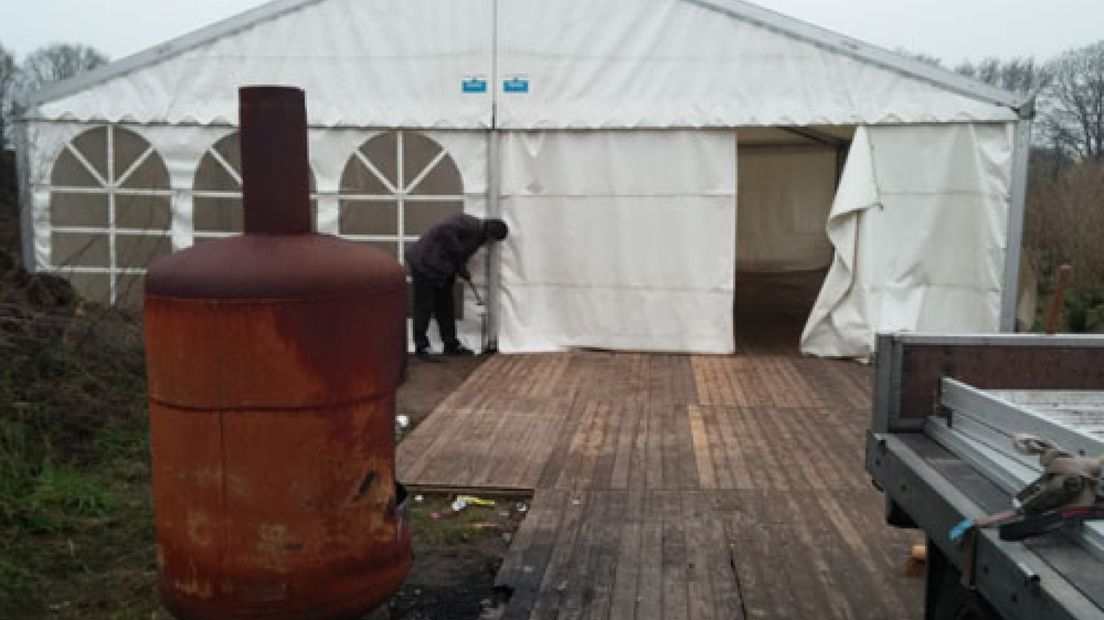 Agenten doen aangifte na mishandeling bij tentfeest