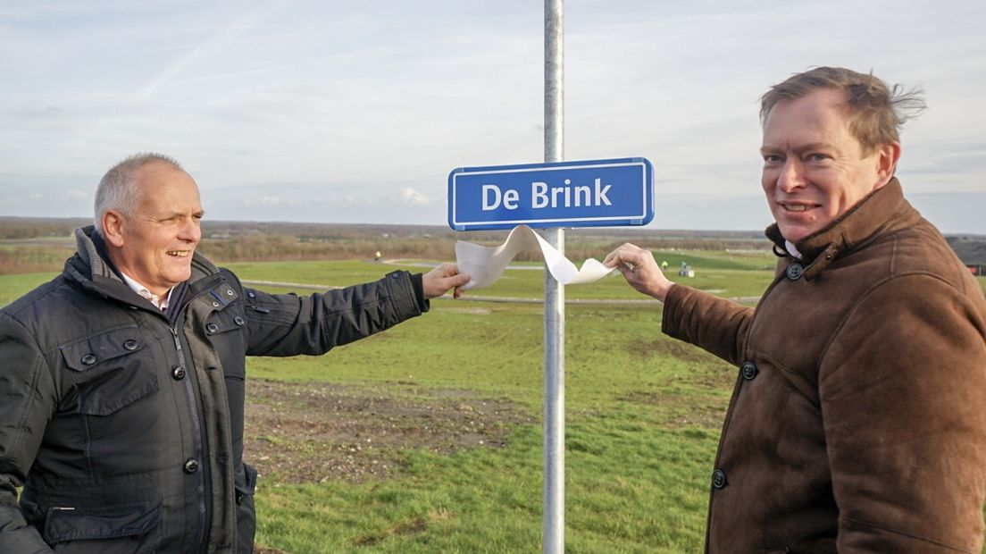 Het pleintje voor De Blinkerd heet nu De Brink (Rechten: RTV Drenthe/Kim Stellingwerf)