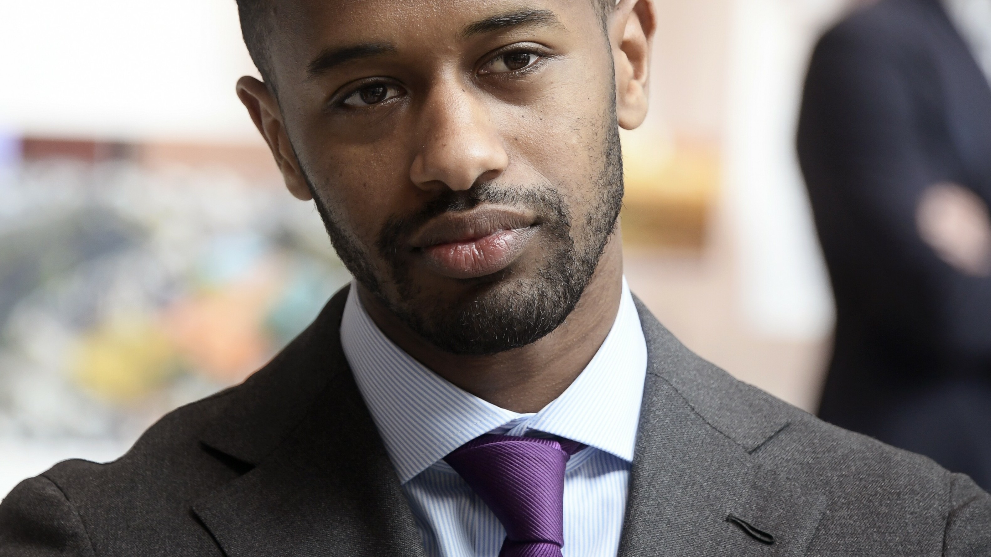 Polityk falt oer rasistyske útspraken Johan Derksen oer Habtamu de Hoop