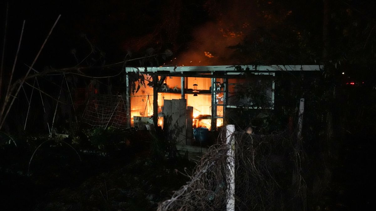 Brand op volkstuinencomplex in Assen