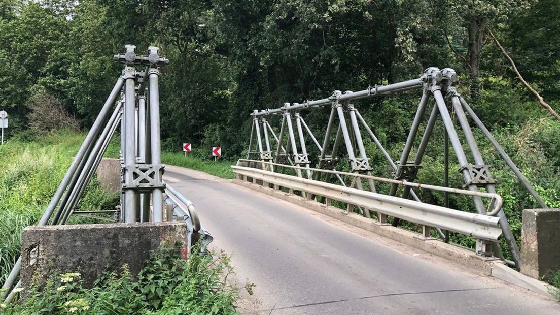 De werkzaamheden aan de brug zijn uitgesteld.