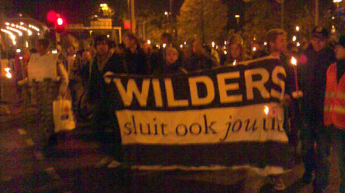 200 betogers in tocht tegen Wilders