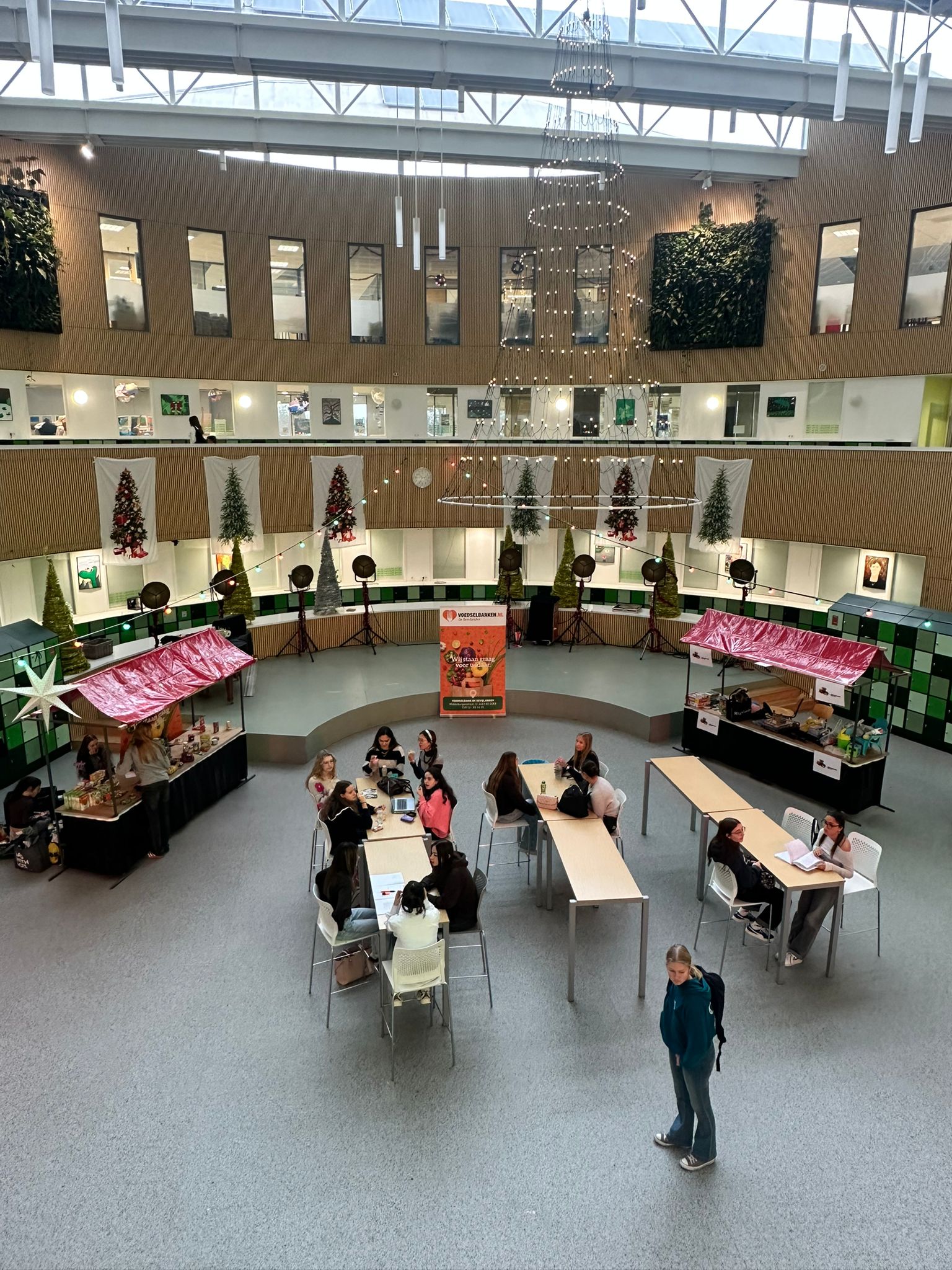 Kerstactie Goese Lyceum moet leerlingen van 'bel-angst' af helpen