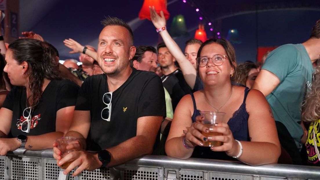 Het publiek geniet van het Sterrenparadegala.