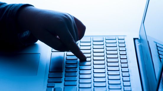 Oud-ambtenaar schuldig aan hacken en fraude bij gemeente, maar krijgt toch lagere straf Home