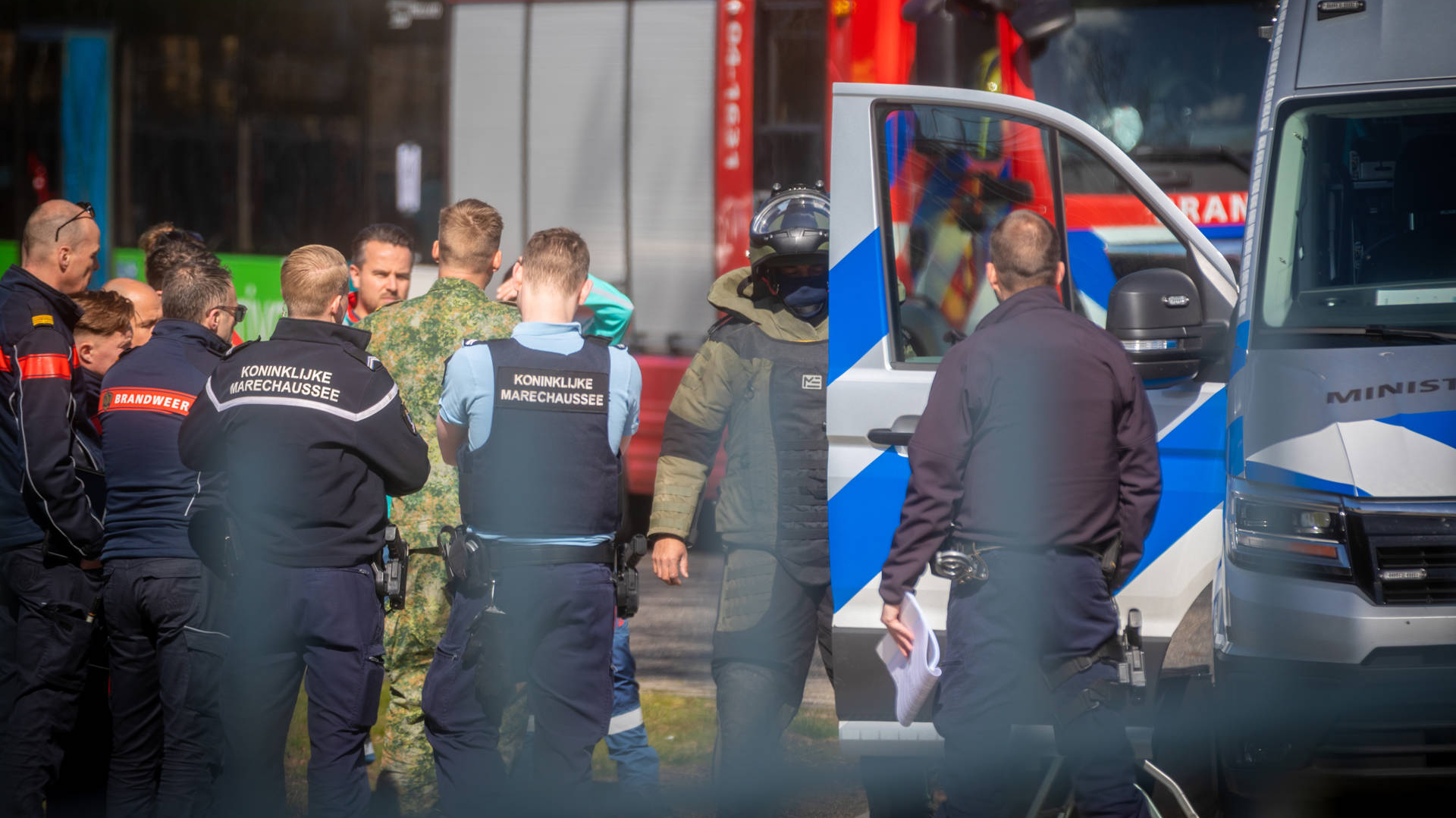 Motorrijder gewond bij aanrijding in Sibculo | EOD-inzet na melding verdacht pakketje in Zwolle.