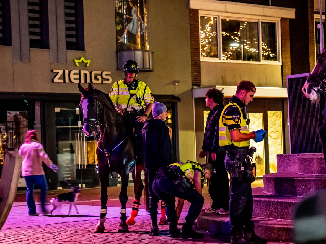 Centrum van Hoogeveen trekt meer sensatiezoekers dan relschoppers