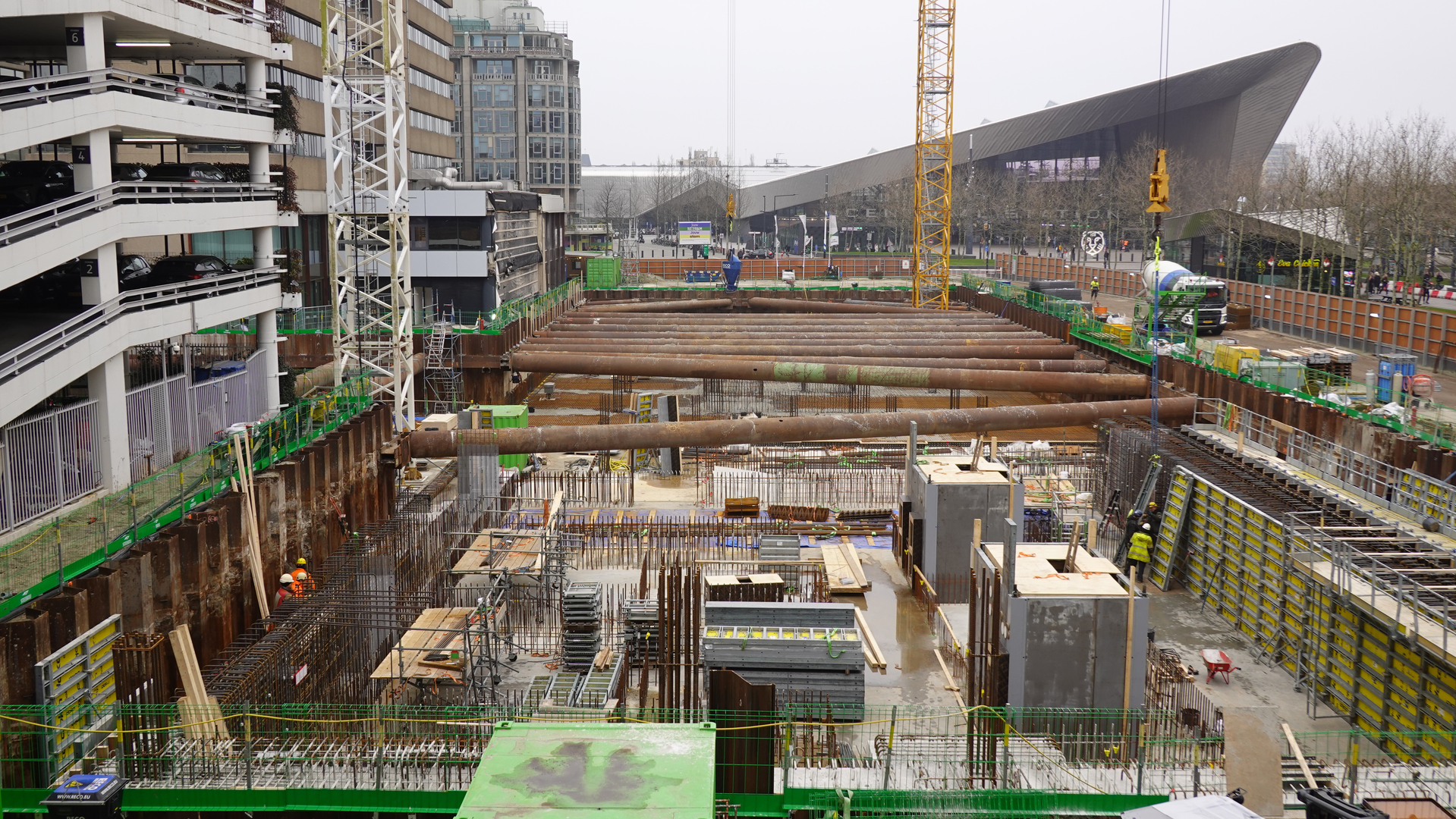 Bouwput van woon-werktoren The Modernist met ruim 400 appartementen