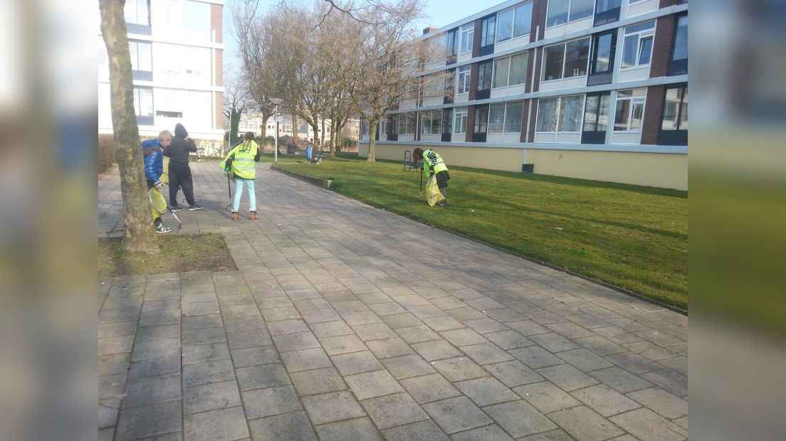 Adopteer jouw stoep en houd de straat schoon - Omrop Fryslân