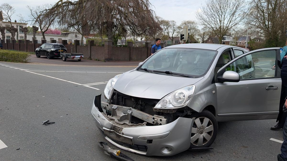Twee auto's botsen in Doetinchem: aanzienlijke schade