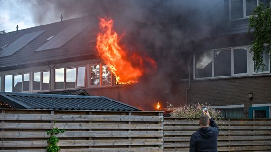 Veel schade na uitslaande brand in woning in Sneek Nieuws