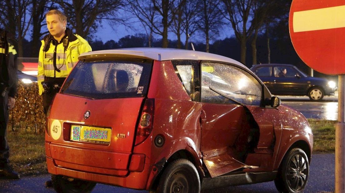 De fors beschadigde brommobiel