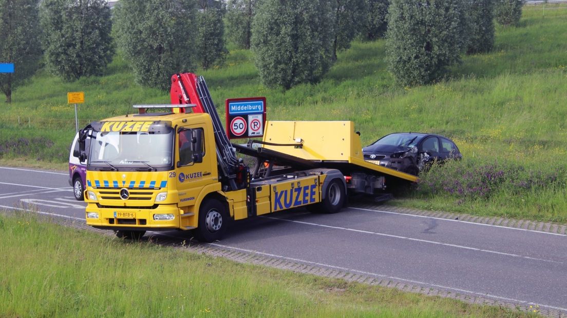 De auto van de vrouw belandde na de aanrijding in de sloot