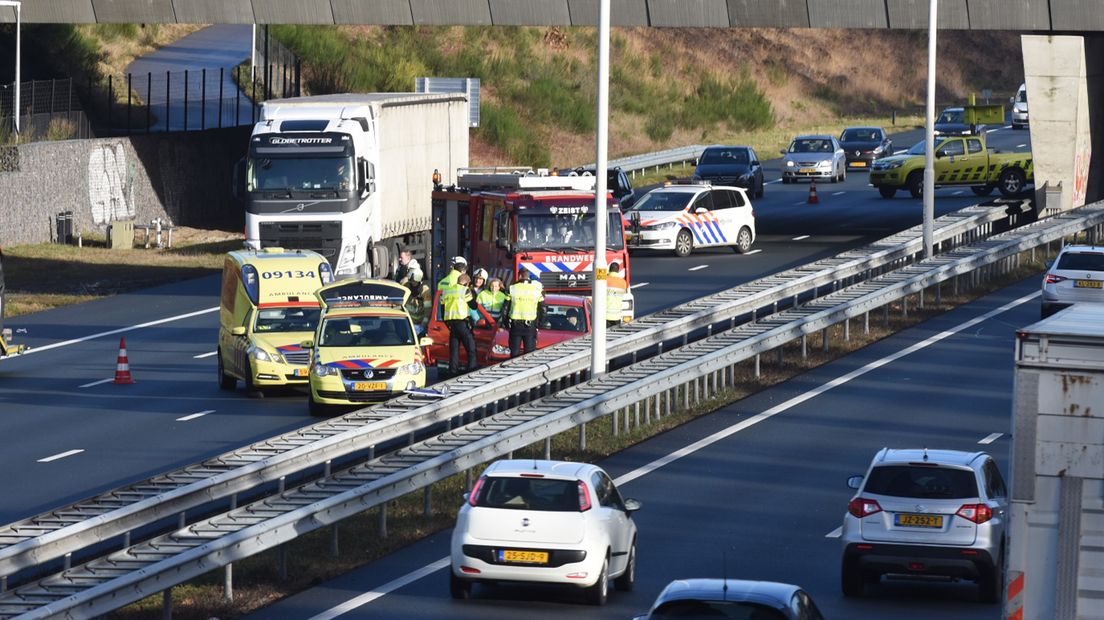 Vanwege het ongeluk waren twee rijstroken dicht.