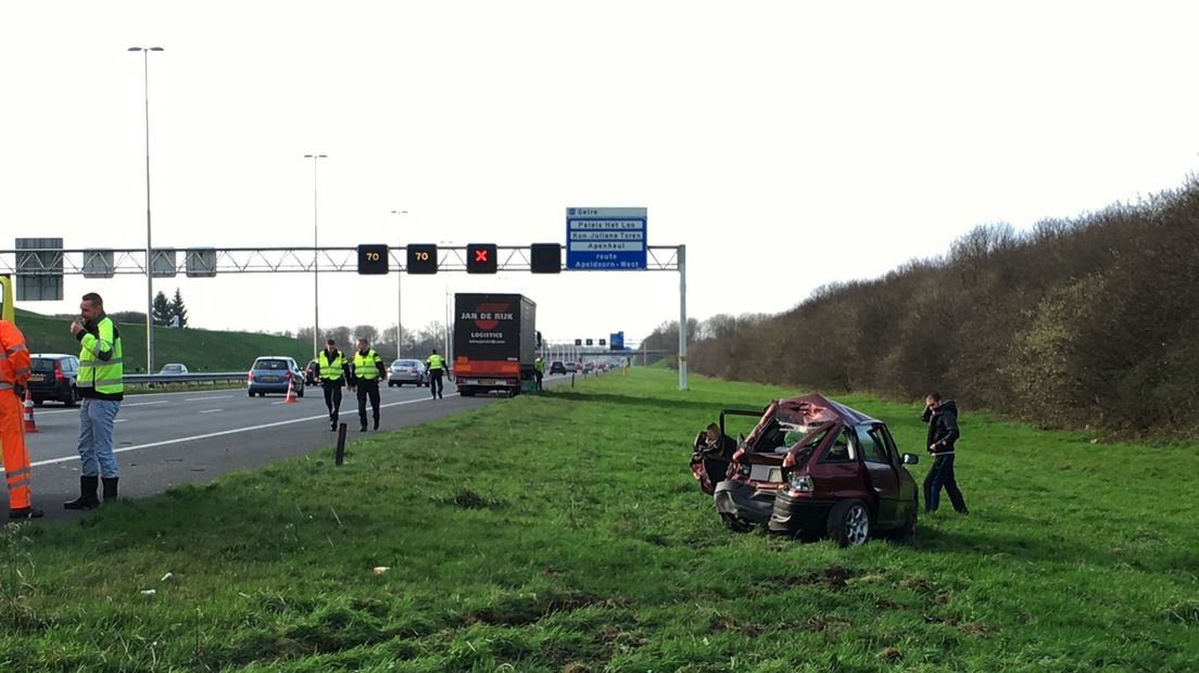 De file op de A1 van Hengelo naar Apeldoorn na een ongeval is opgelost. De rechterrijstrook was enige tijd afgesloten.