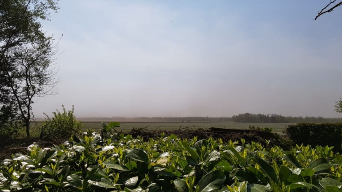 In Barger-Compascuum waait het stof over het land (Rechten: Harry Grummel)