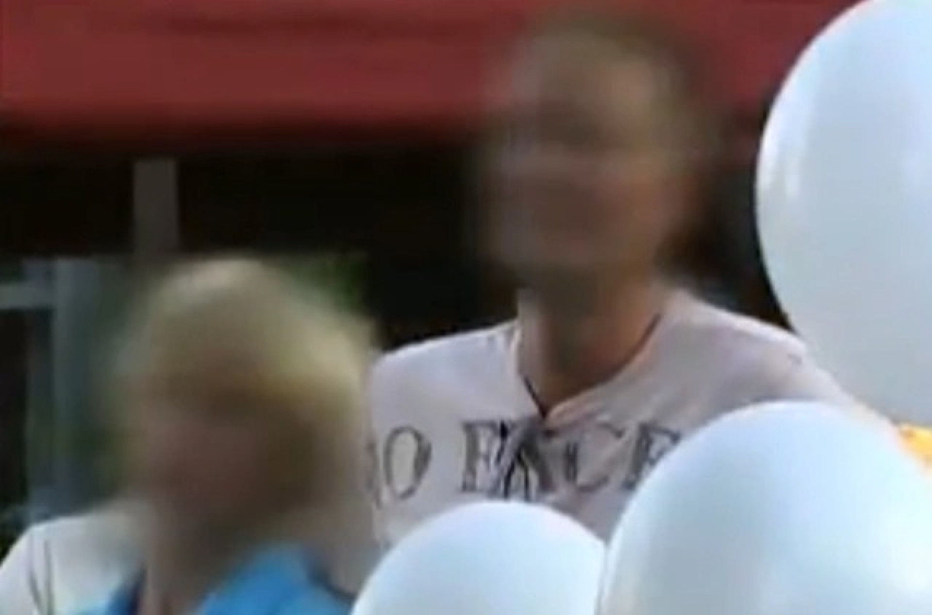 Jacob G. tijdens de herdenkingsdienst voor Tamara Wolvers in 2006