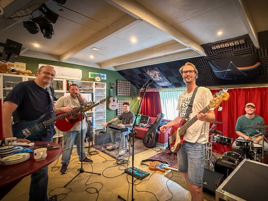Dennis Hendriks slaat jaar na Mooi Wark met nieuwe naam een andere weg in: 'Het is meer een collectief'