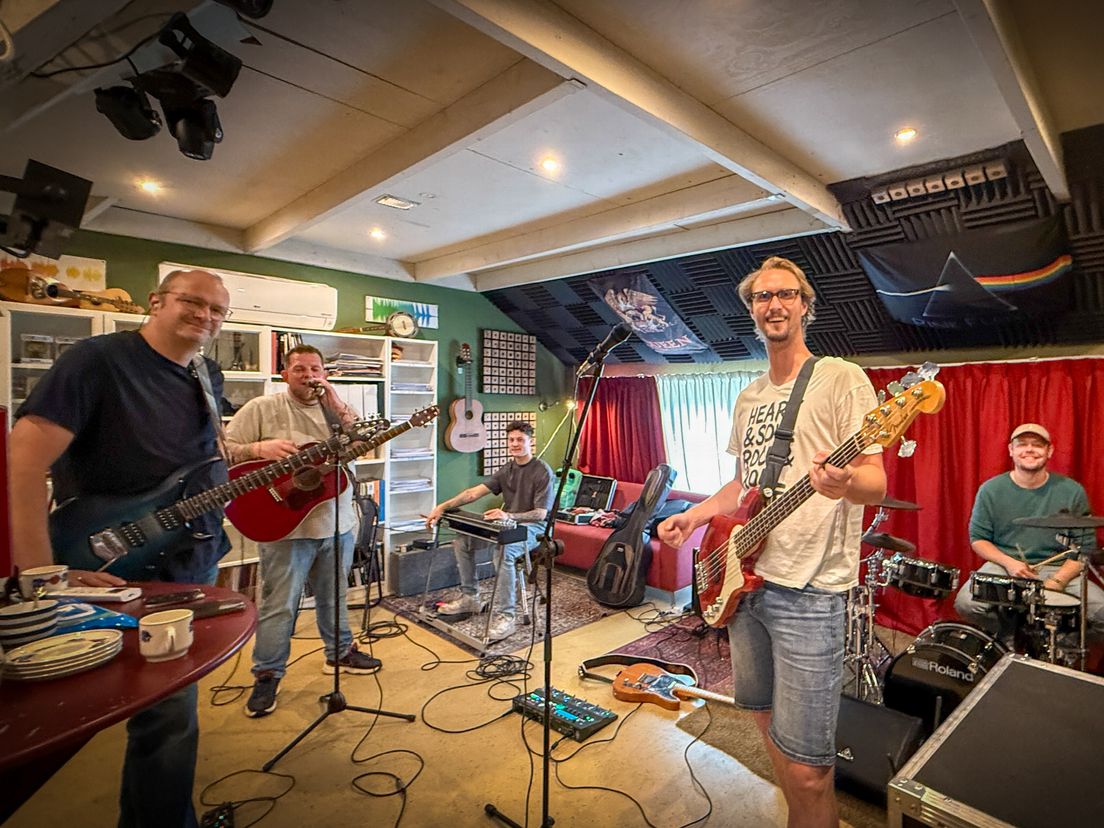 Dennis Hendriks slaat jaar na Mooi Wark met nieuwe naam een andere weg in: 'Het is meer een collectief'