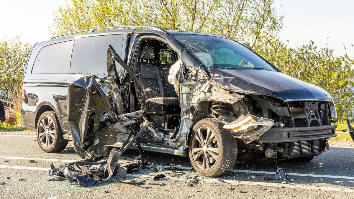 4 voertuigen botsen bij Vinkeveen