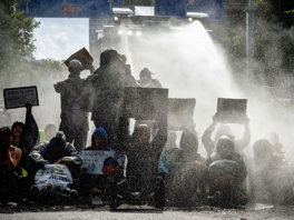 Waterkanon tegen betogers Extinction Rebellion 'dient geen enkel legitiem doel'