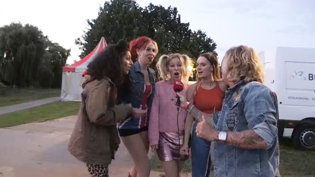 Toni interviewt de Spice Girls (Het zijn ze... Echt!)
