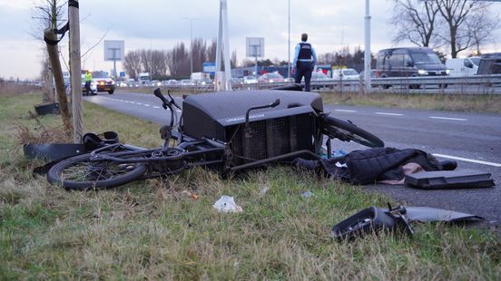 Bakfiets aangereden door auto in Berghem. Bakfiets aangereden door auto in Berghem.