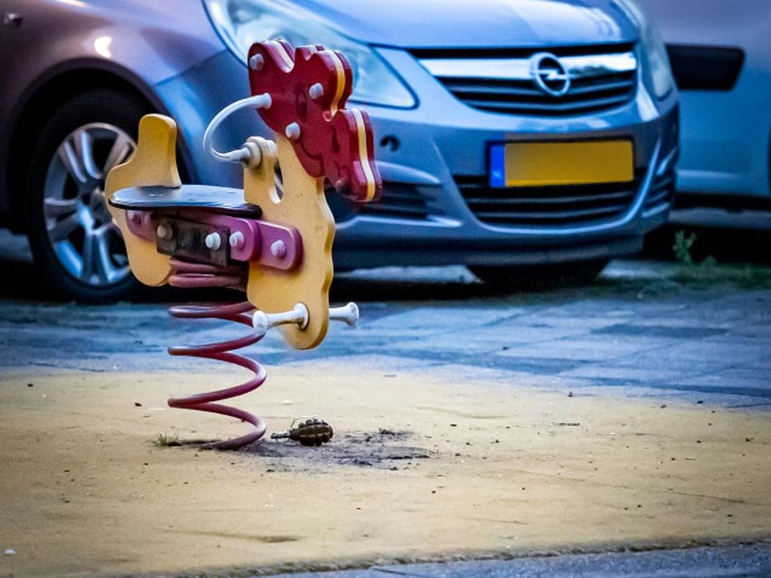 Handgranaat in Groepstraat in Rotterdam-Charlois