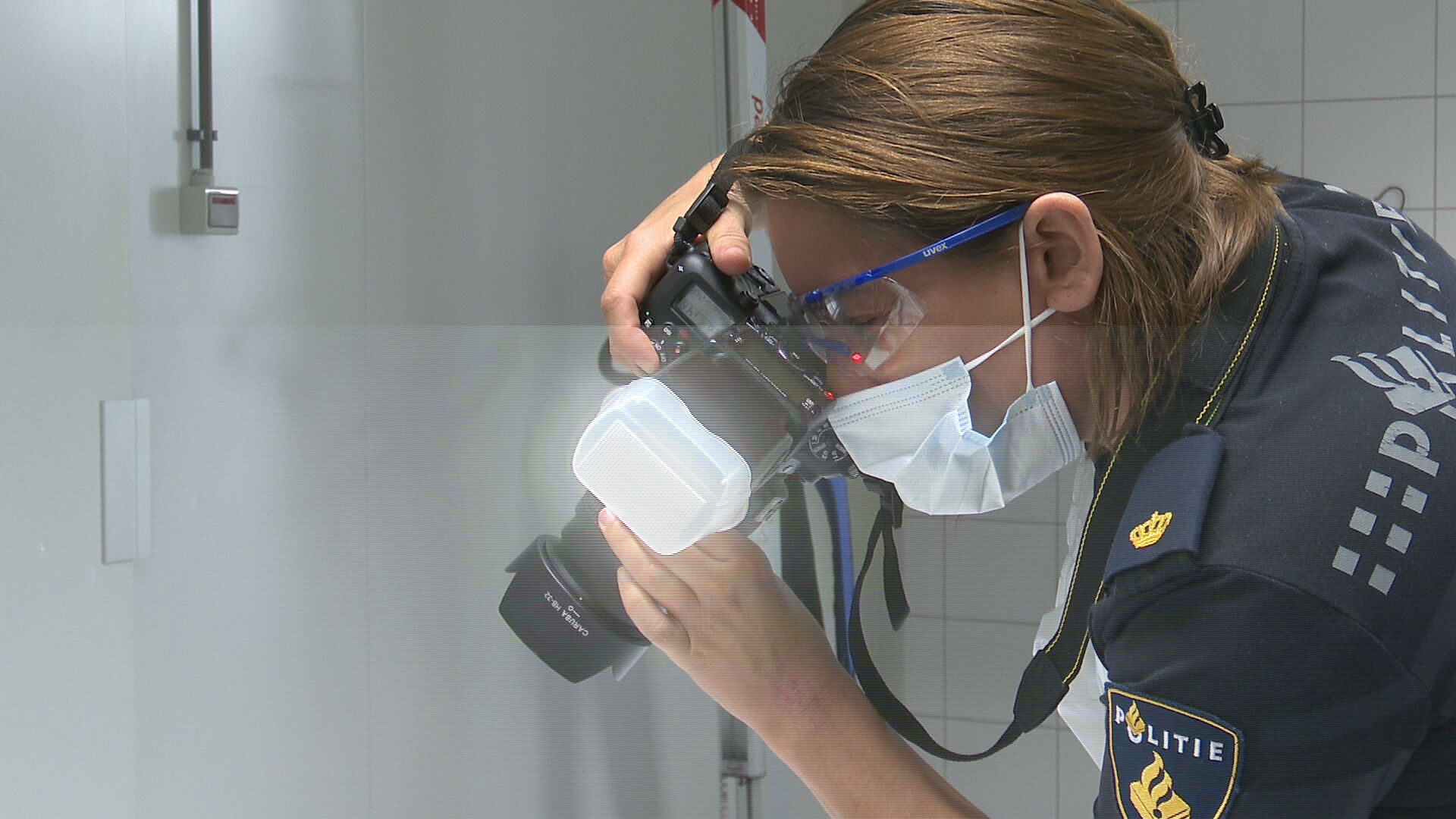 Forensisch onderzoeker Erica fotografeert overledenen om nabestaanden